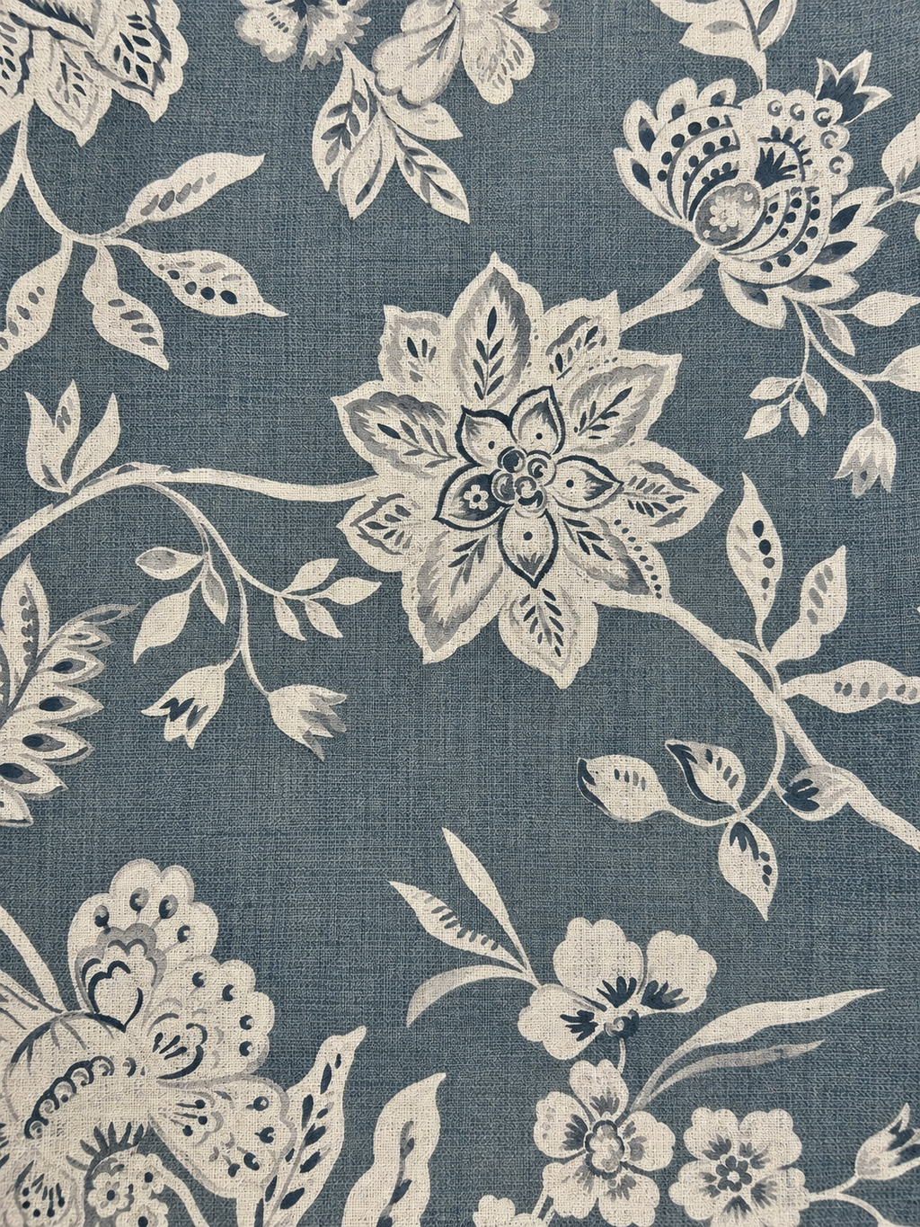 TESSUTO FONDO AZZURRO FIORI BIANCHI