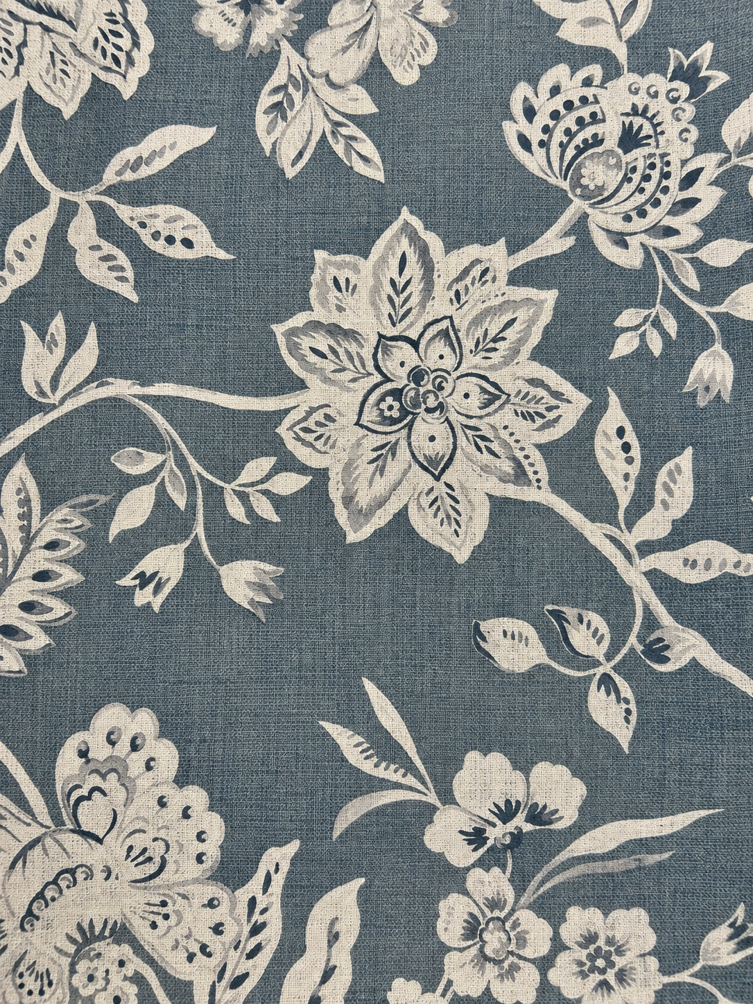 TESSUTO FONDO AZZURRO FIORI BIANCHI