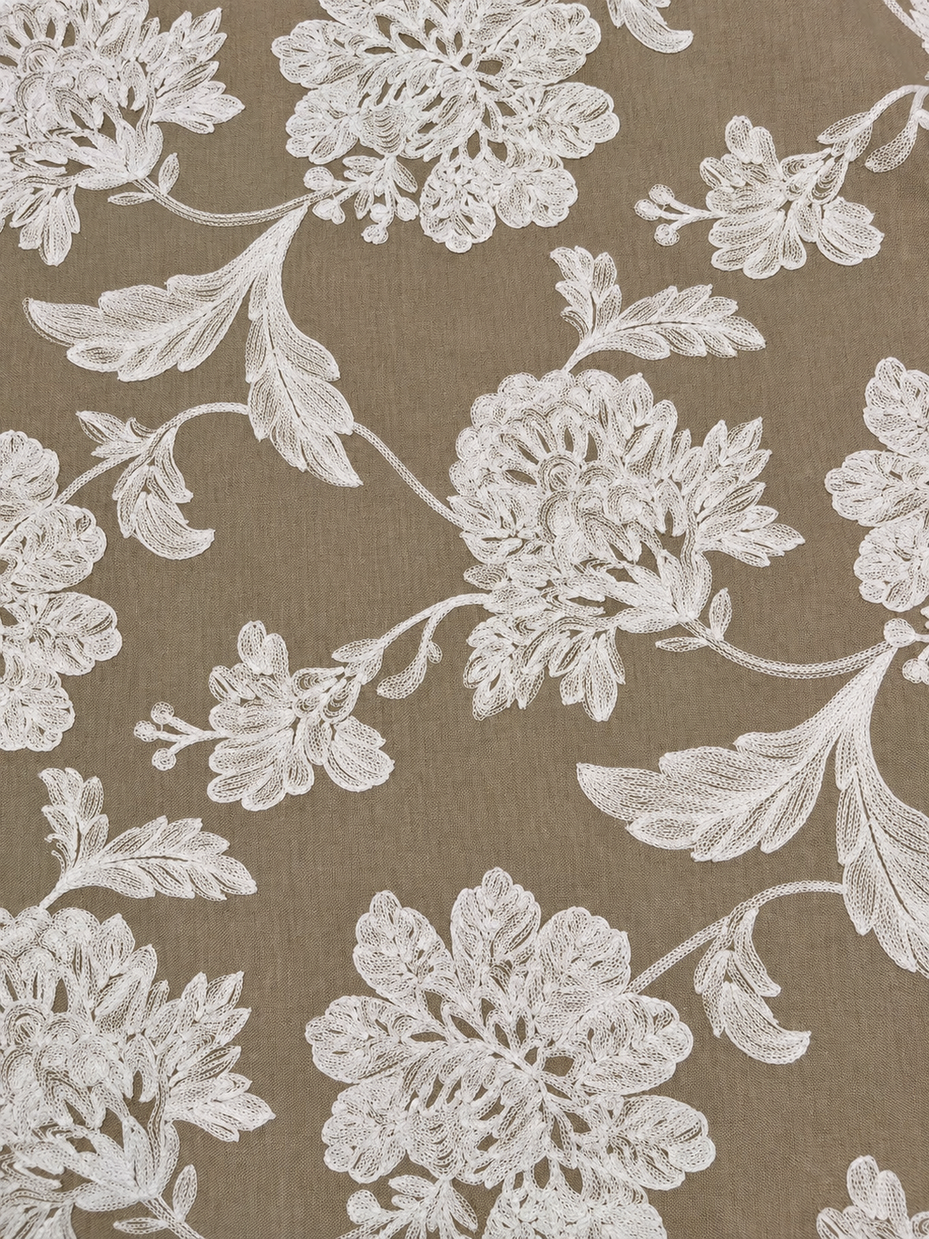 TESSUTO BEIGE RICAMO BIANCO