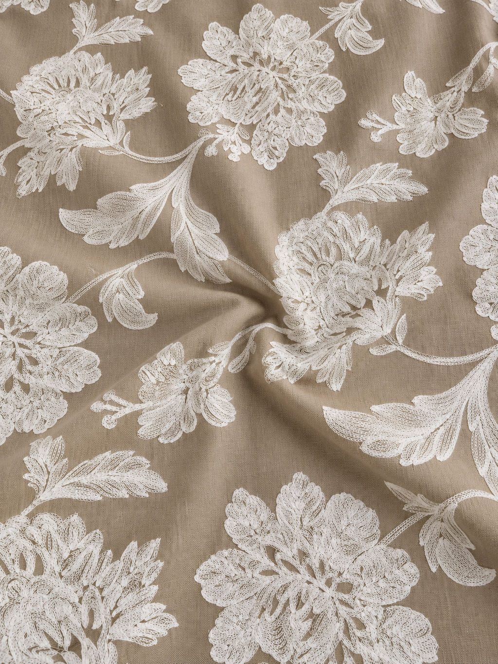 TESSUTO BEIGE RICAMO BIANCO