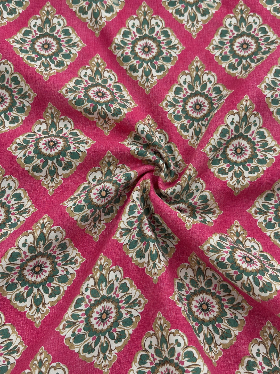 TESSUTO ROSA CON ROMBI